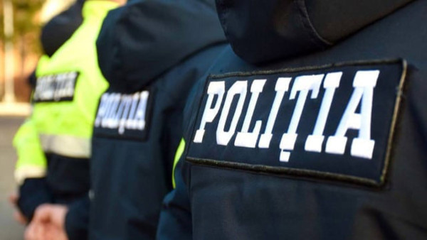 „Pradă” ușoară la Toplița: Un tânăr a golit mașinile lăsate descuiate și a plecat la cumpărături pe banii victimelor